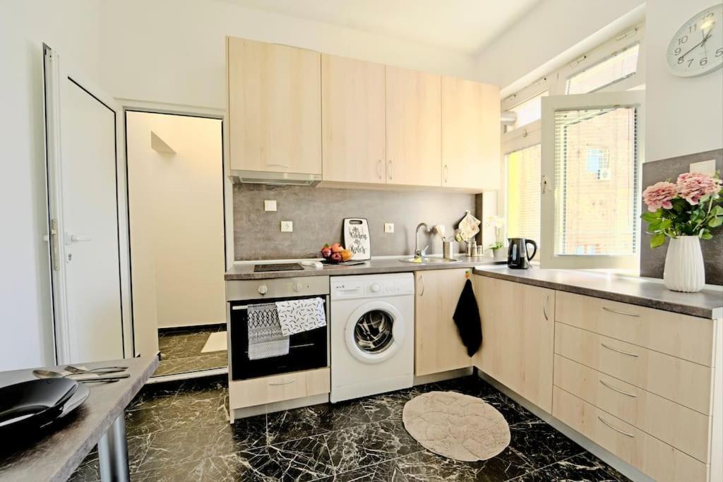 Cozy 1-Bedroom Flat In The Very Center Of Sofia Eksteriør billede